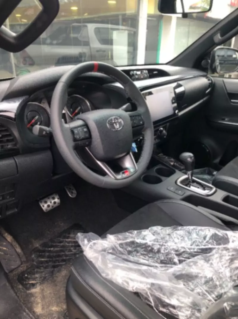 Toyota Hilux   - 2024