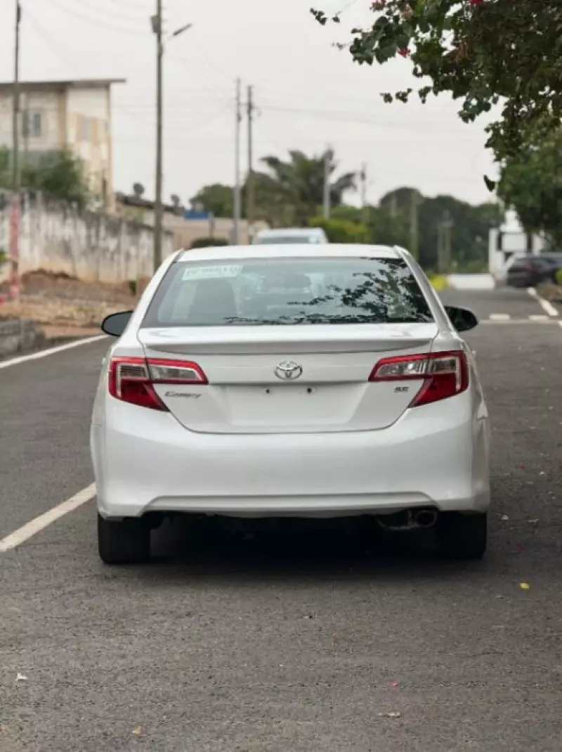 Toyota Camry   - 2014