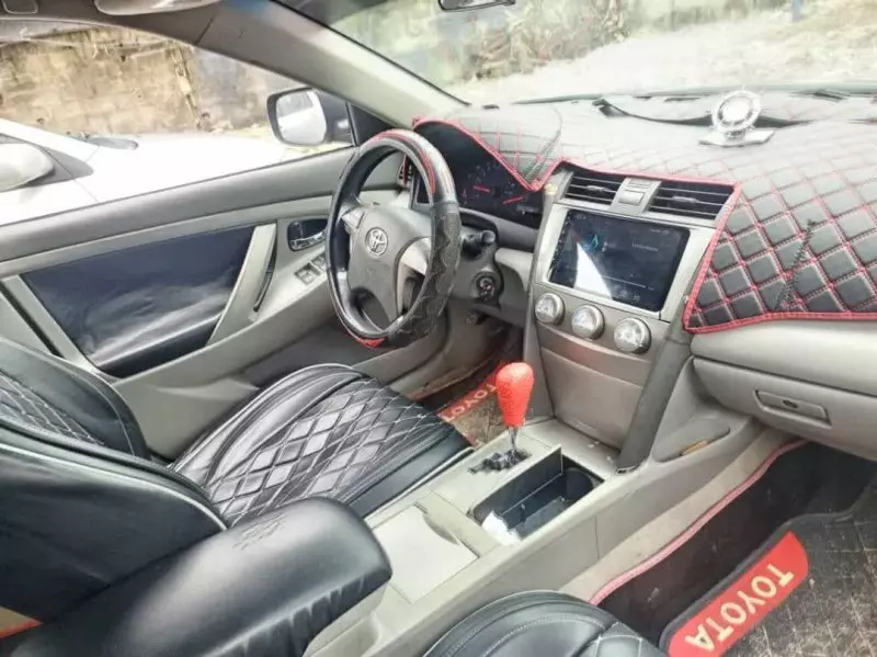 Toyota Camry   - 2010