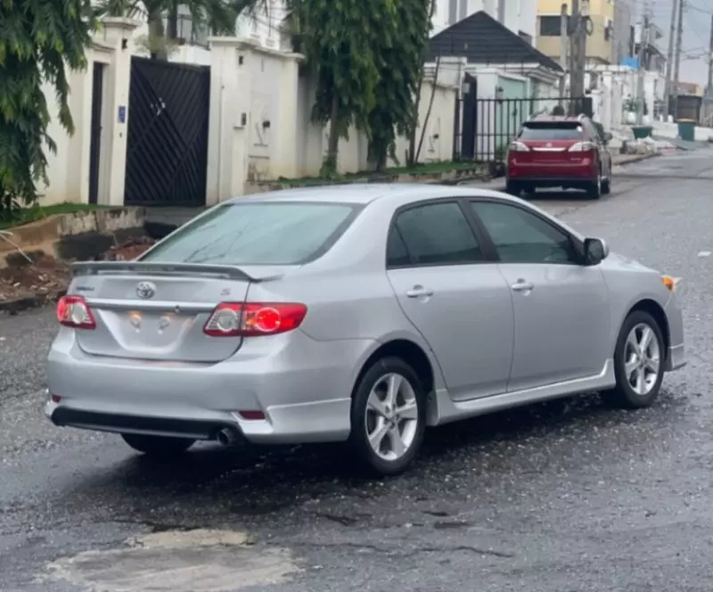 Toyota Corolla   - 2012
