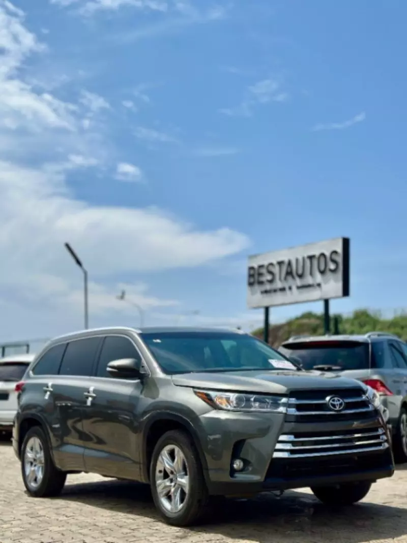 Toyota Highlander   - 2014
