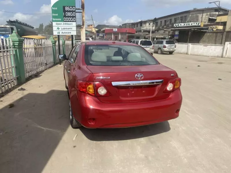 Toyota Corolla   - 2010