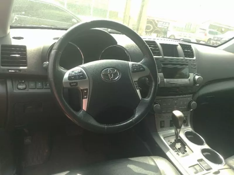 Toyota Highlander   - 2011