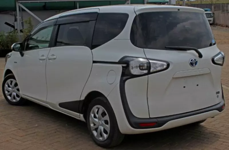 Toyota Sienta   - 2018