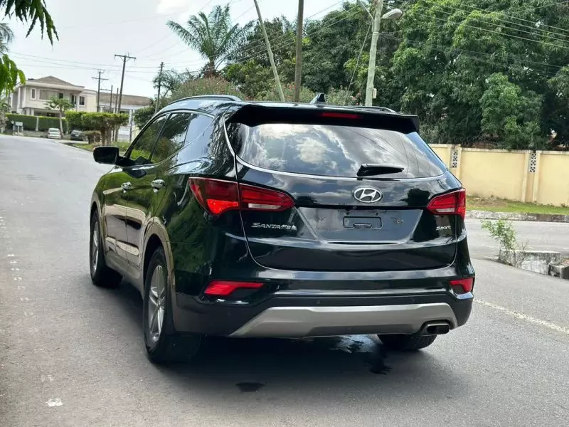 Hyundai Santa Fe   - 2017