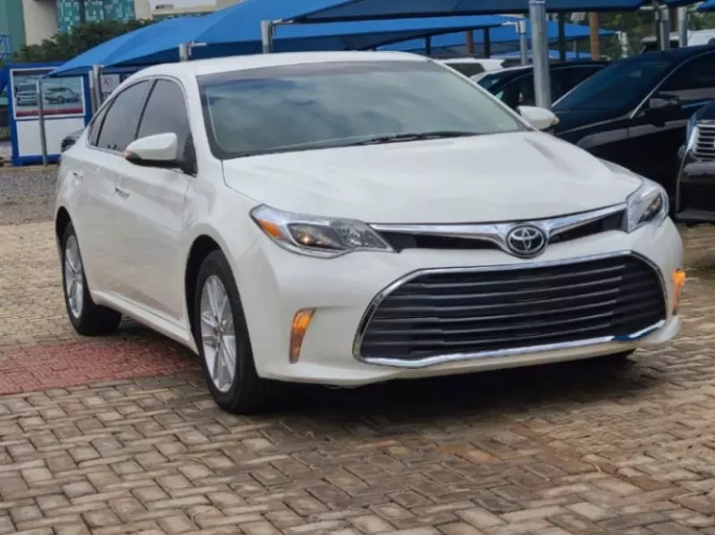 Toyota Avalon   - 2017