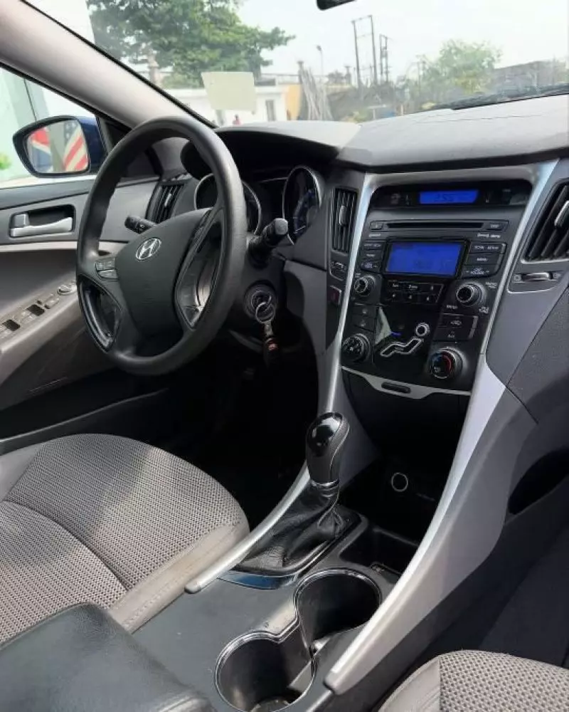 Hyundai Sonata   - 2011