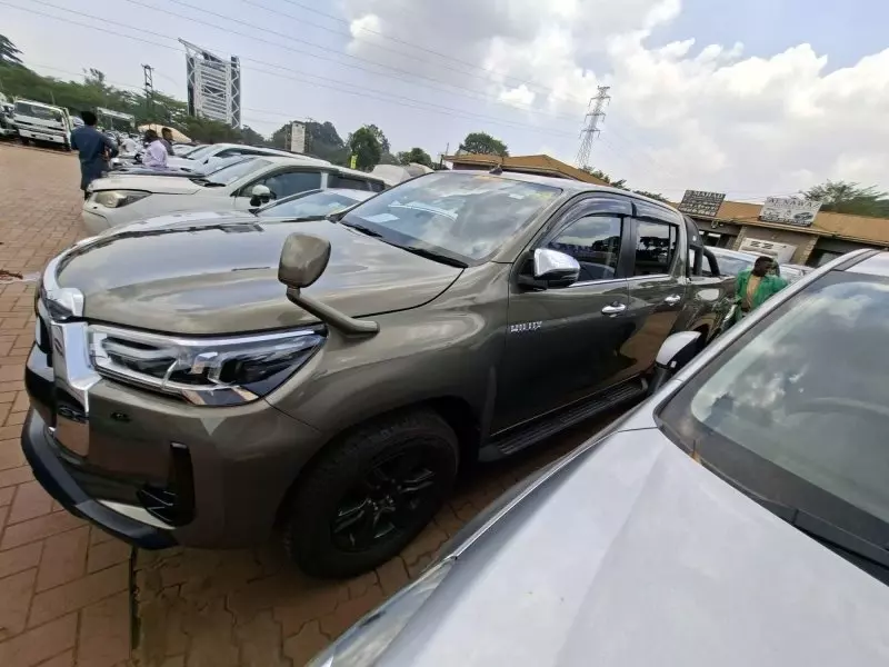 Toyota Hilux   - 2022