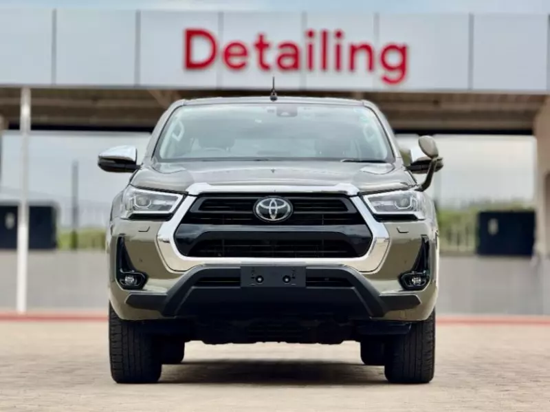 Toyota Hilux    - 2021