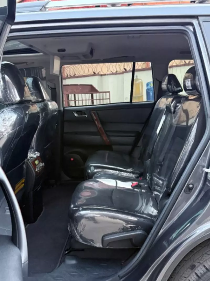 Toyota Highlander   - 2012