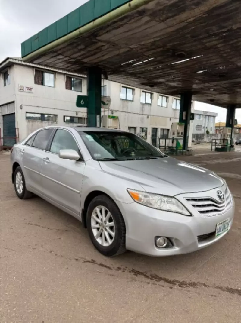 Toyota Camry   - 2010