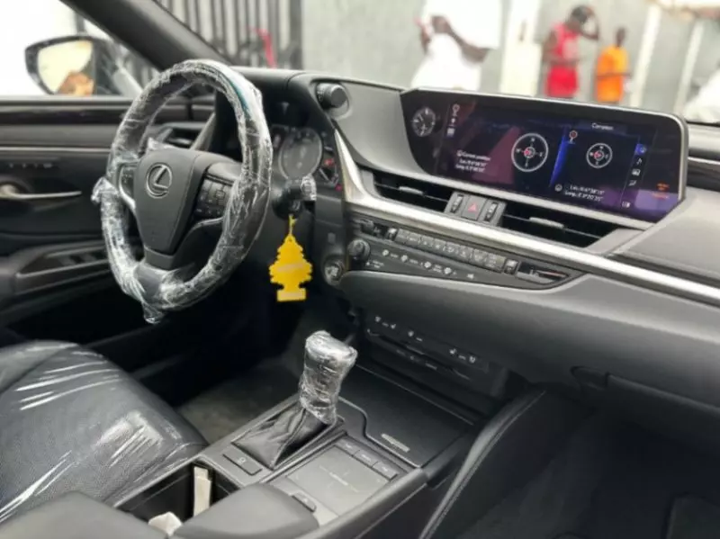 Lexus ES 350   - 2019