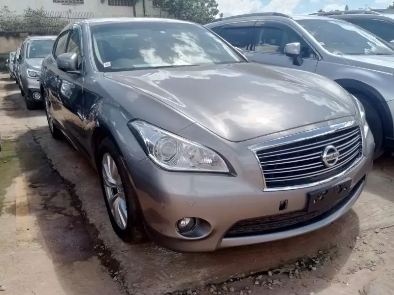 Nissan Fuga    - 2012