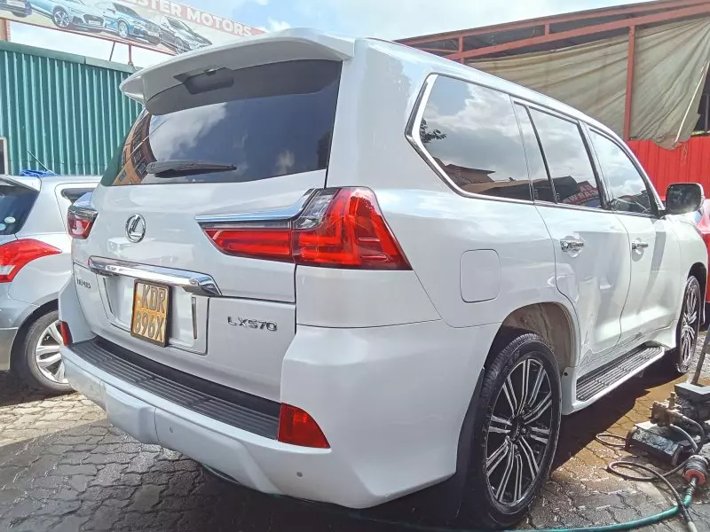 Lexus LX 570   - 2017