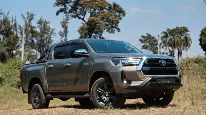 Toyota Hilux   - 2021