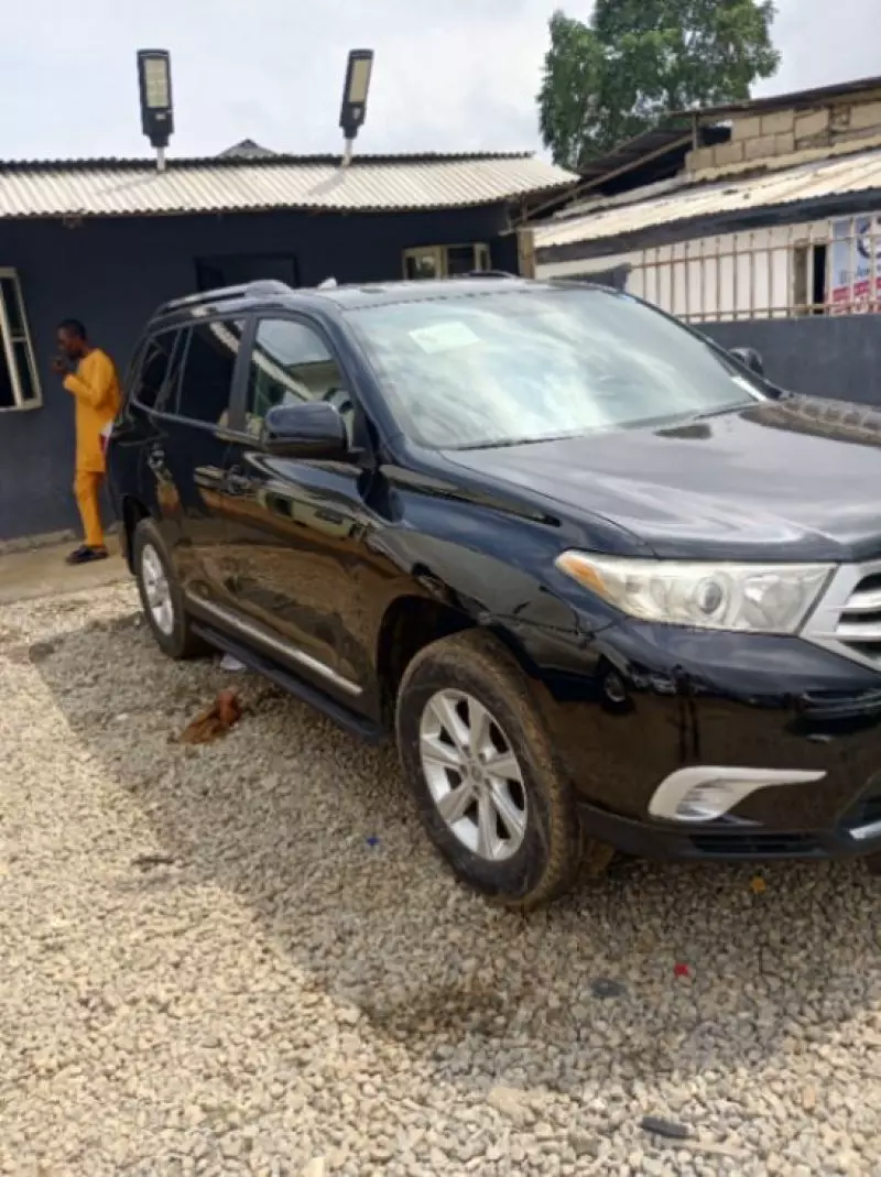 Toyota Highlander   - 2013