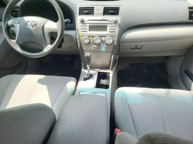 Toyota camry   - 2010