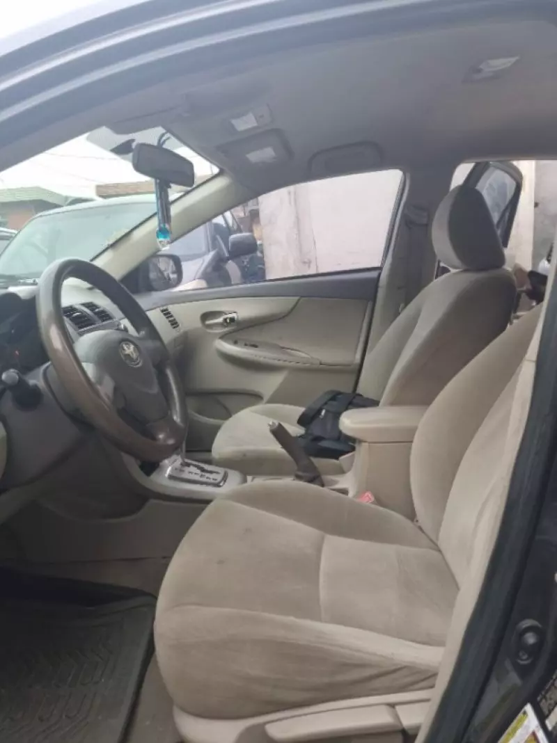 Toyota Corolla   - 2010