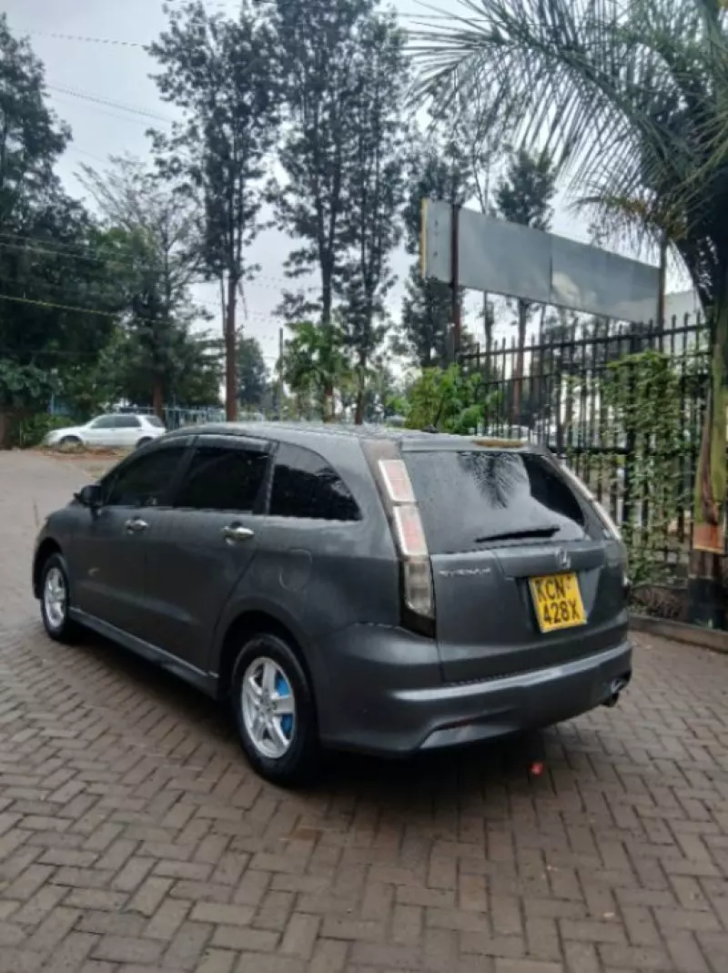 Honda Stream   - 2010