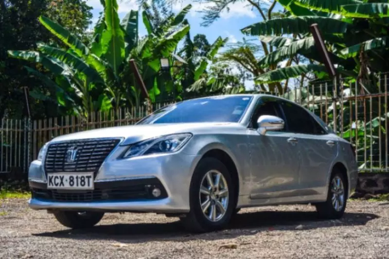 Toyota Crown   - 2012
