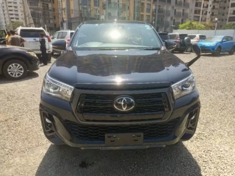Toyota Hilux   - 2019