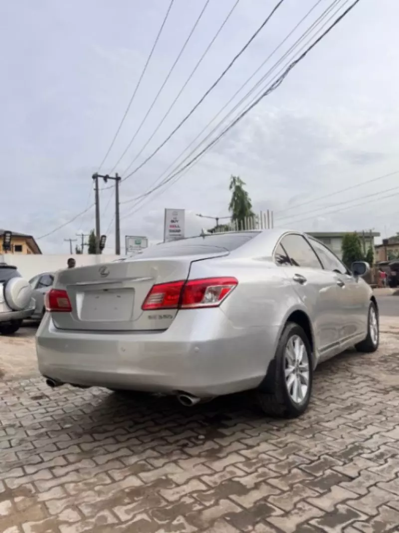 Lexus ES 350   - 2011