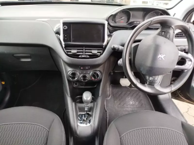 Peugeot 208   - 2018