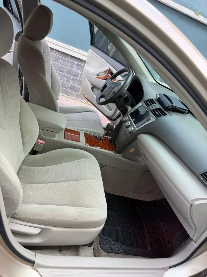 Toyota Camry   - 2011