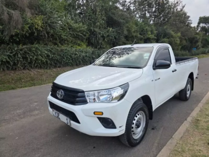 Toyota Hilux   - 2021