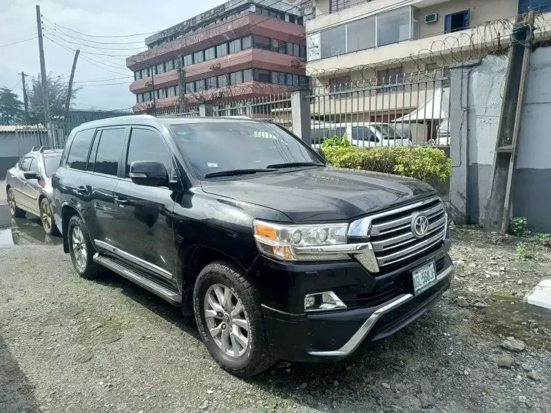 Toyota  Land Cruiser VXR V8   - 2016
