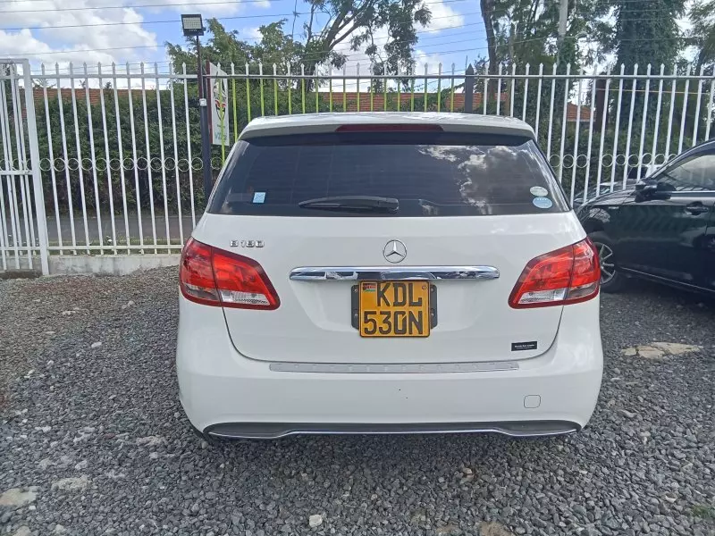 Mercedes-Benz B 180   - 2012