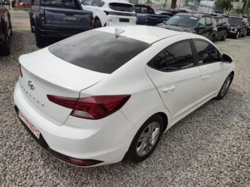 Hyundai Elantra   - 2019