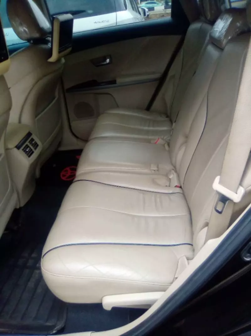 Toyota Venza   - 2011