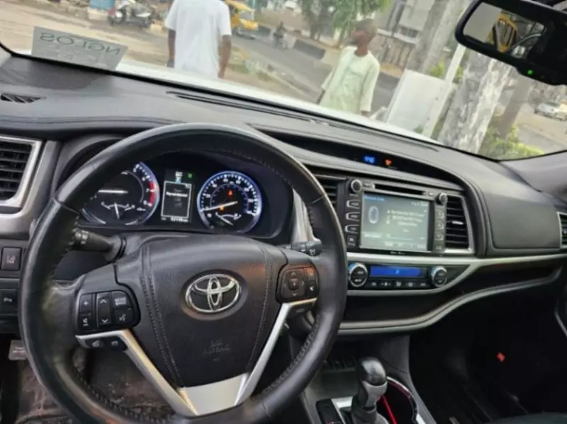 Toyota Highlander   - 2014