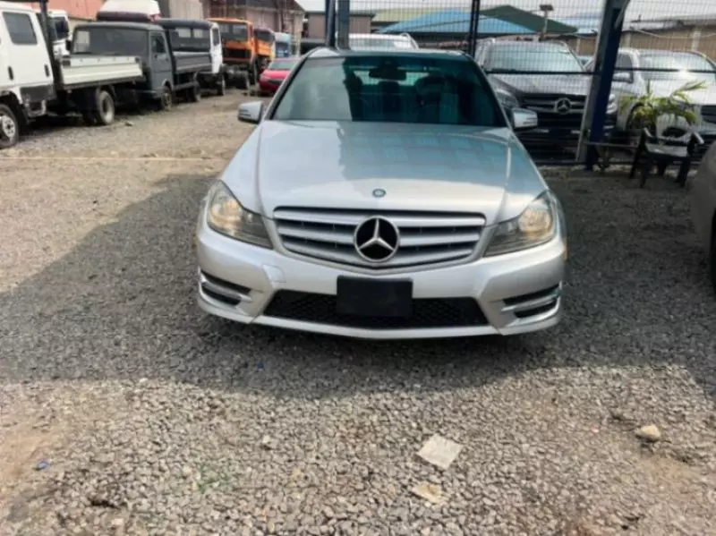 Mercedes-Benz C 300 - 2012