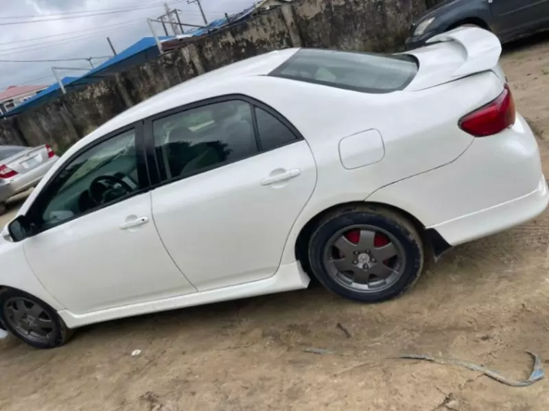 Toyota corolla   - 2009