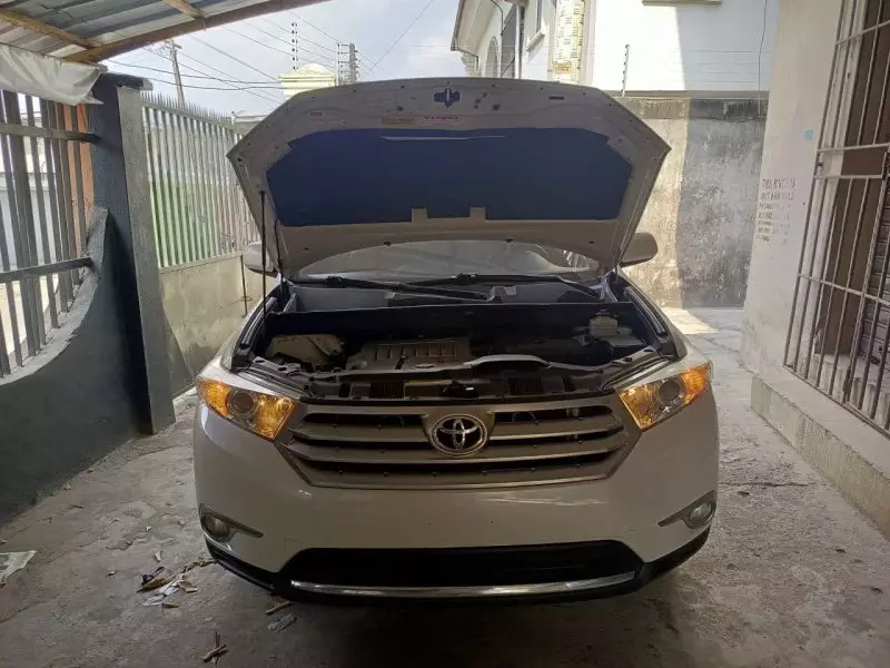 Toyota Highlander   - 2011