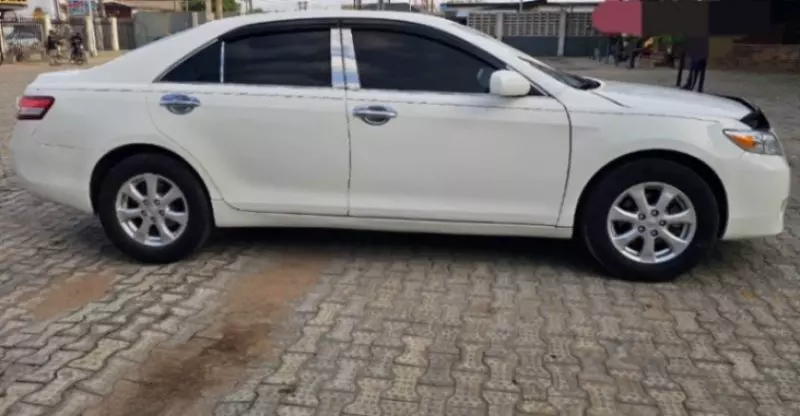 Toyota Camry   - 2011