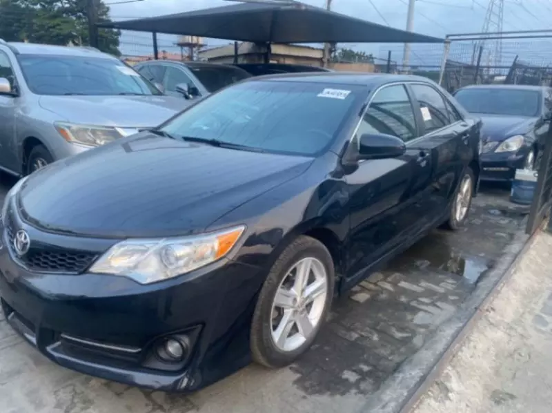 Toyota Camry   - 2014