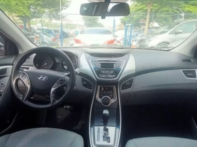 Hyundai Elantra   - 2013