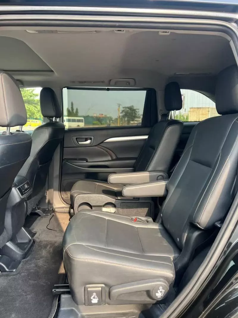 Toyota Highlander   - 2015