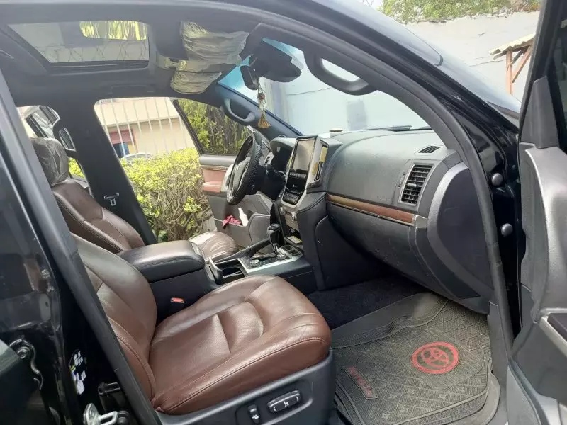 Toyota  Land Cruiser VXR V8   - 2016