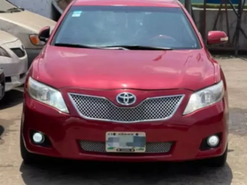 Toyota Camry   - 2010
