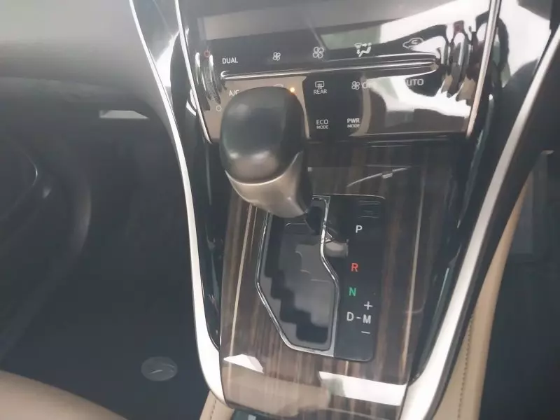 Toyota Harrier   - 2017