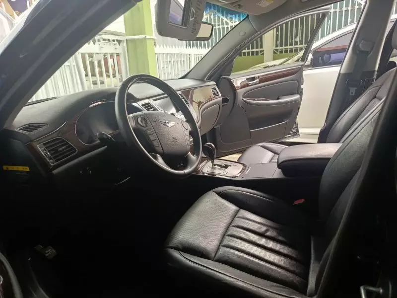 Hyundai Genesis   - 2011