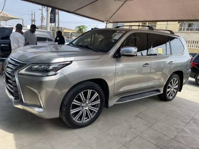 Lexus LX 570   - 2017