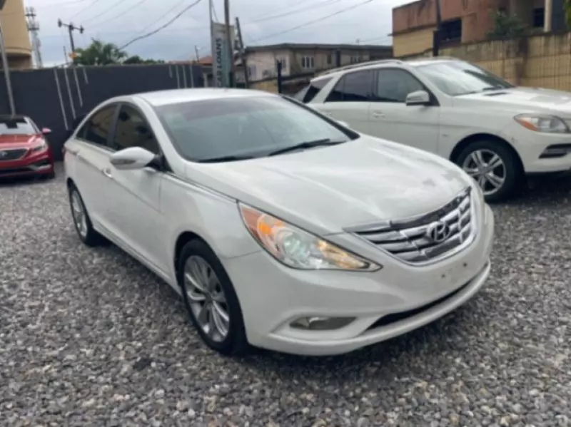 Hyundai Sonata   - 2015