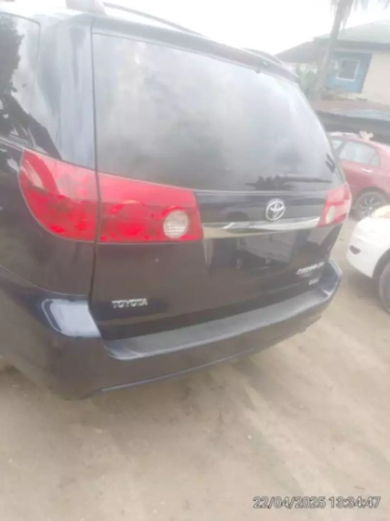 Toyota Sienna   - 2006