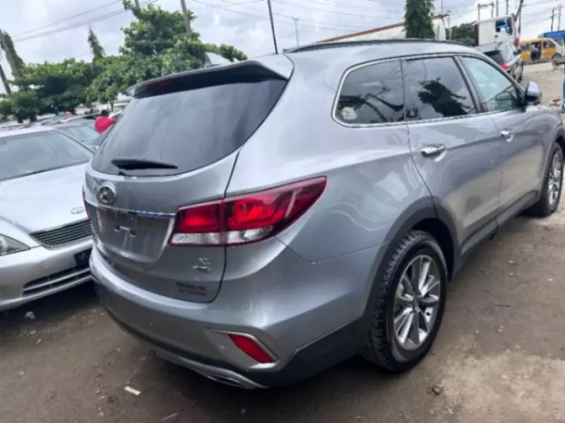 Hyundai Santa Fe   - 2017