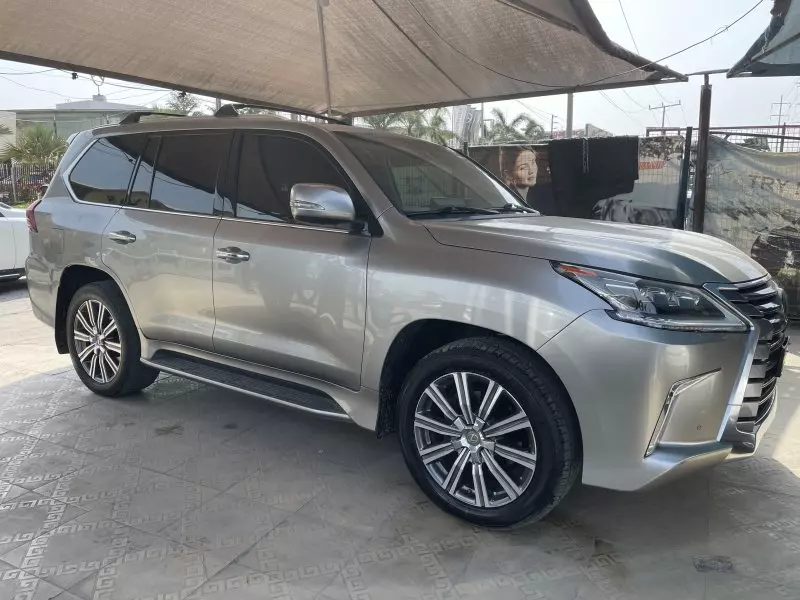 Lexus LX 570   - 2017